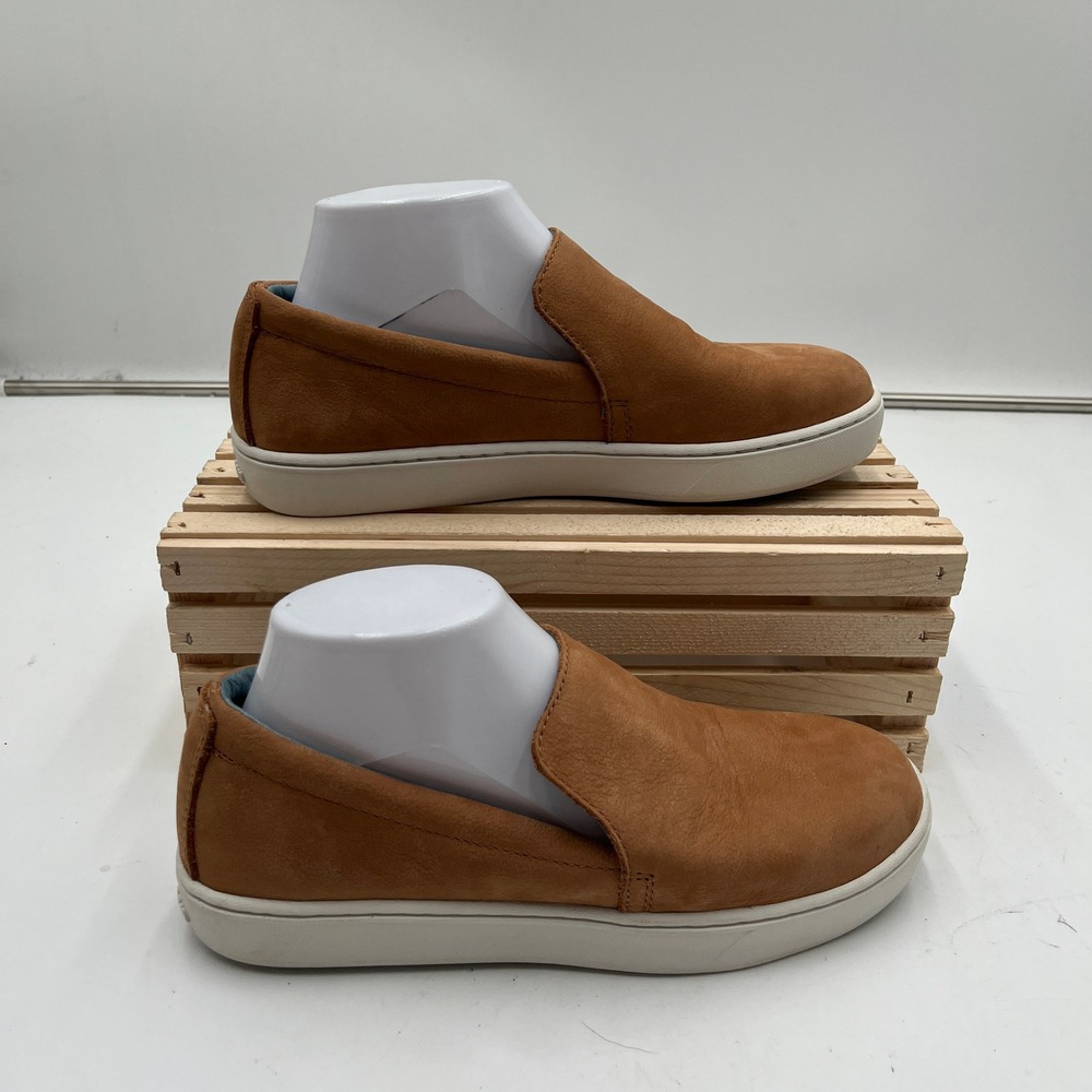 L.L.Bean Slip-On Eco Bay Leather Sneakers 7.5 Tan Casual Shoes Womens